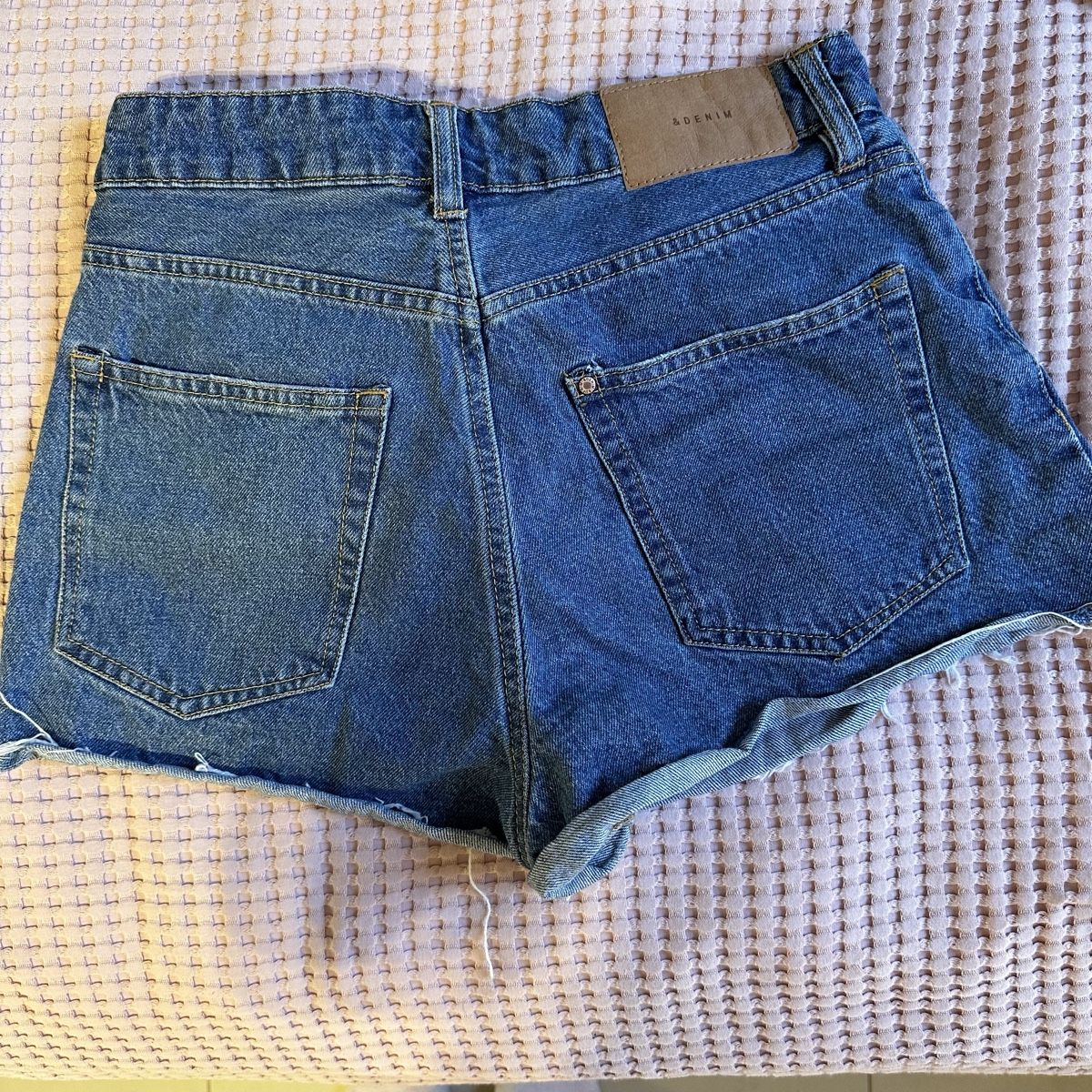 H&M Hosen: Blaue Short von H&M – Neu (gemäss Beschreibung) aus Oberwil BL von viviii.mz 2