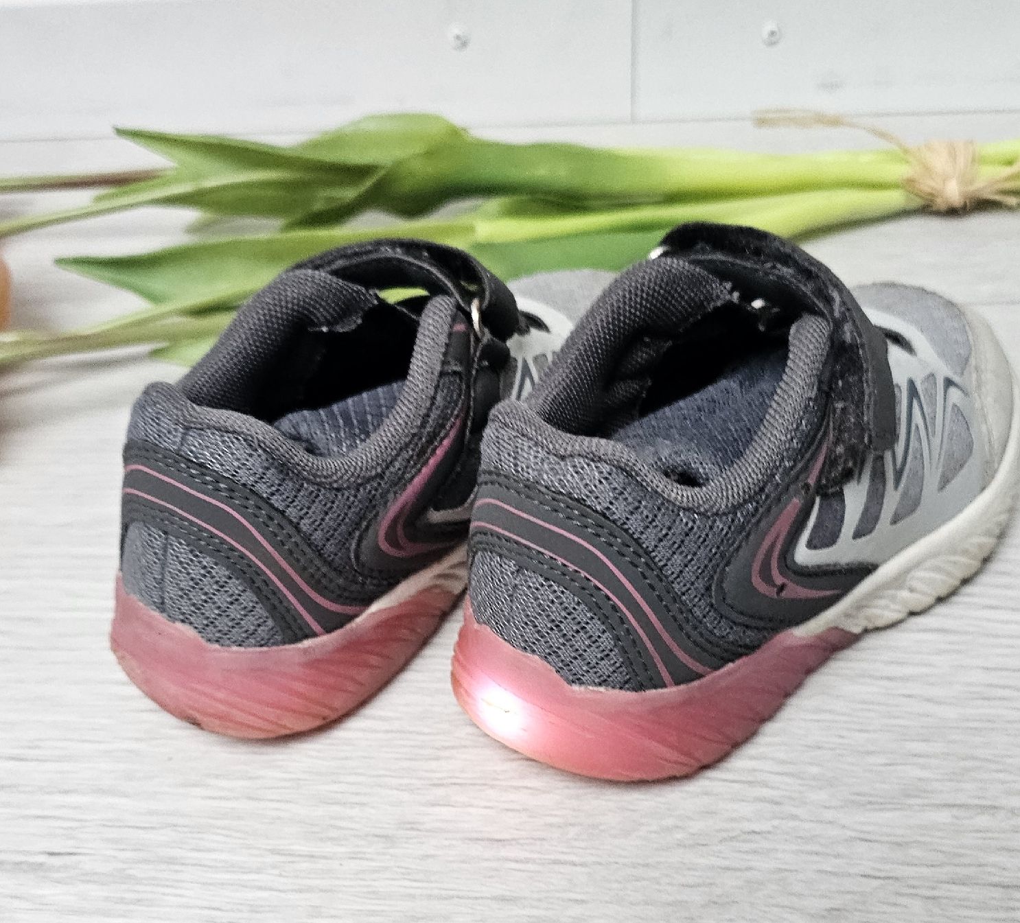 Schuhe für Jungen: Kinder Sneaker mit Licht, Grösse 25 – Gebraucht aus Zufikon von Dadulka79 3
