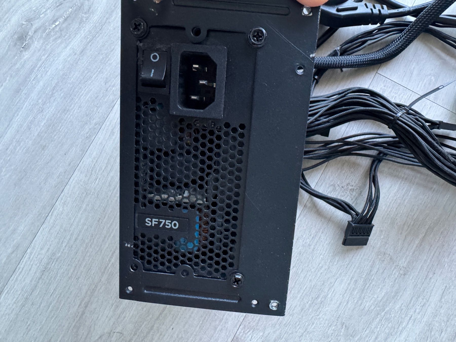 Corsair Componenti elettronici: Corsair SF750 – Usato da Neuchatel venduto da Mr-Nobody 4