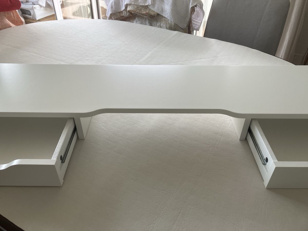 Ikea Scrivanie: Table de bureau avec sur bureau – Usato da Pully venduto da claddagh 2
