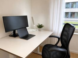 Elektrisch höhenverstellbarer Schreibtisch 180 x 80 cm