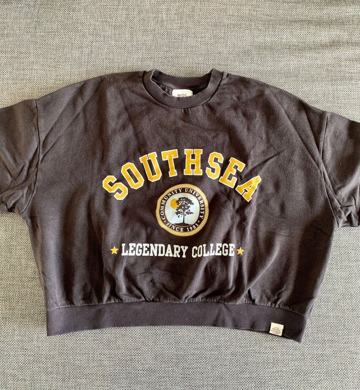 Pullover & Sweatshirts: PULL & BEAR Pullover Grösse XS – Gebraucht aus Hohenrain von Kiendan