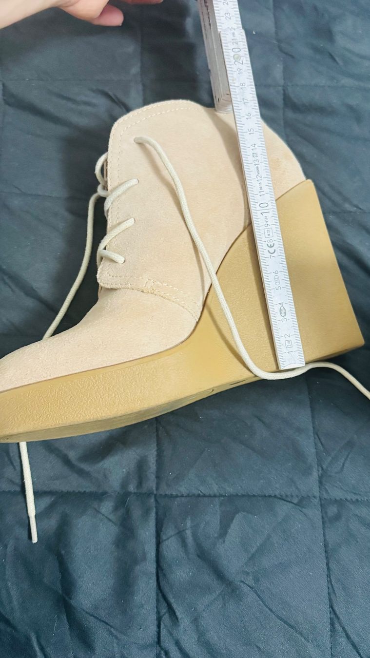 Scarpe da donna: Bottines à lacets et semelle compensée, couleur beige – Nuovo (secondo la descrizione) da Avry-sur-Matran venduto da Anarda 5