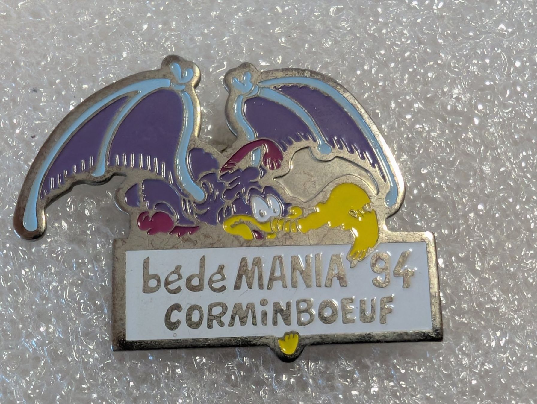 Placchette & Badge: Ansteckpin 270: bedeMANIA – Usato da Oppligen venduto da Pin-Fall-Shop