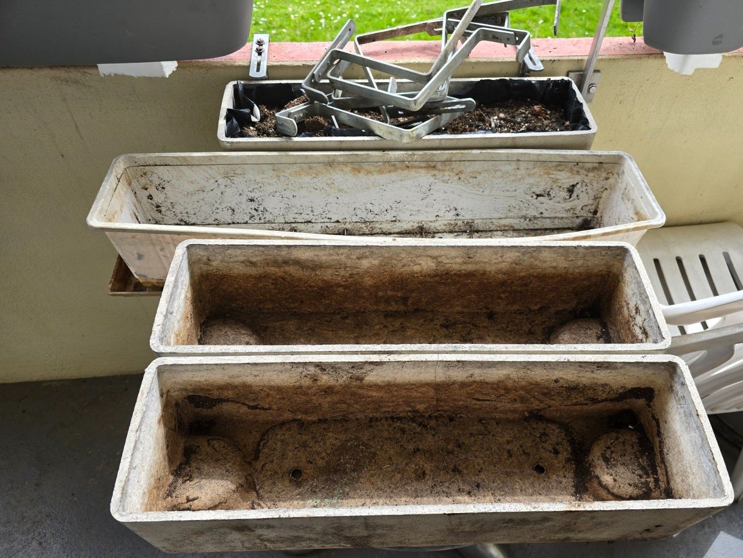 Eternit Blumentöpfe: Verschiedene Blumentopf für Balkon oder …   4 stuck moderne – Gebraucht aus Kriens von atlas2014 4