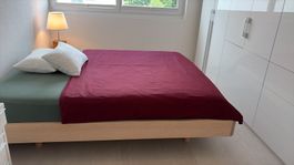 Hochwertiges Bett mit Riposa Premium-Matratze