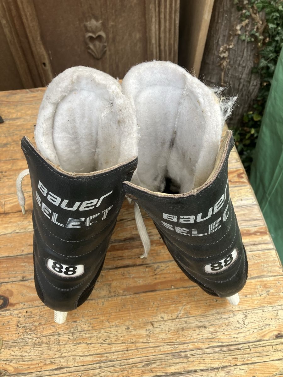 Patins à glace: Schlittschuhe Bauer Gr.12 – D'occasion à Münchenstein par Colo52 3