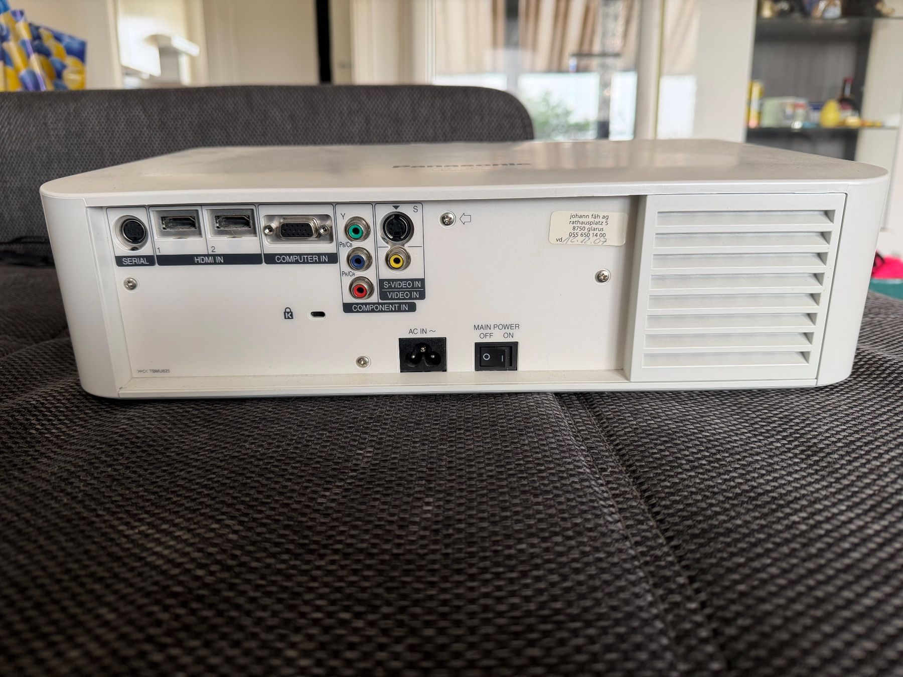 Panasonic Videoprojektoren: Panasonic Beamer PT-AX200E weiss gebraucht – Gebraucht aus Bülach von feuerwehrsanitaeter01 3
