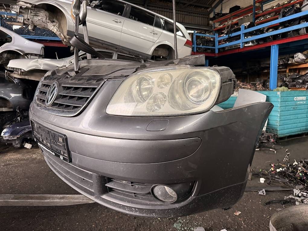 Tutti pezzi di ricambio auto: VW Touran Frontteile komplett  – Usato da Udligenswil venduto da Sch2s 1