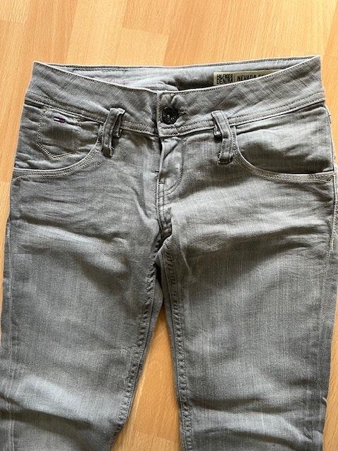 Tommy Hilfiger Jeans: Jeans Hilfiger Gr.26|30 – Gebraucht aus Wabern von MagdalenaWabern 3