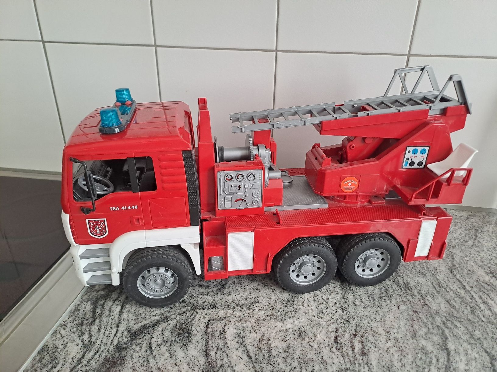 Bruder Jouets: Feuerwehrauto Bruder – Défectueux à Rickenbach LU par bishiida