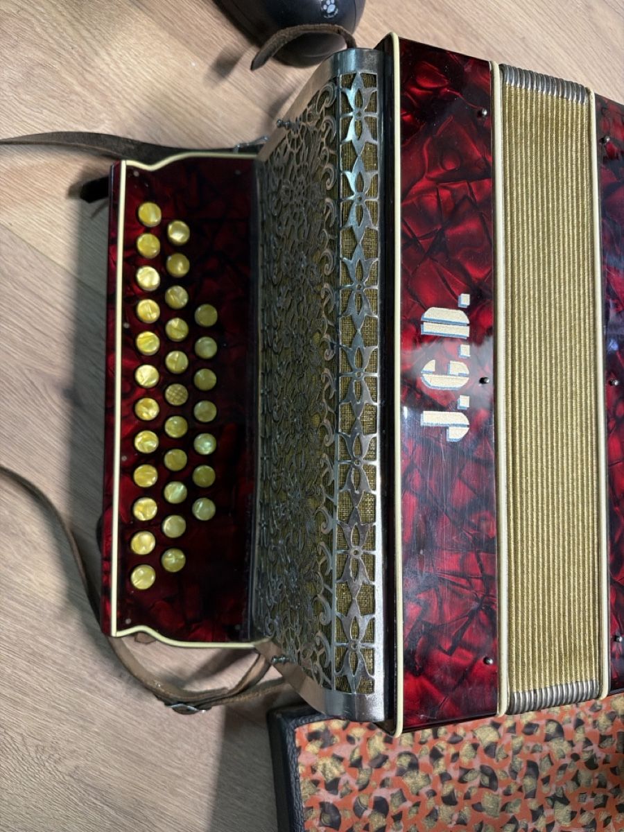 Instruments de musique: Fisarmonica J.C.D. rossa con custodia  – D'occasion à basel par Swiss._.1978 4