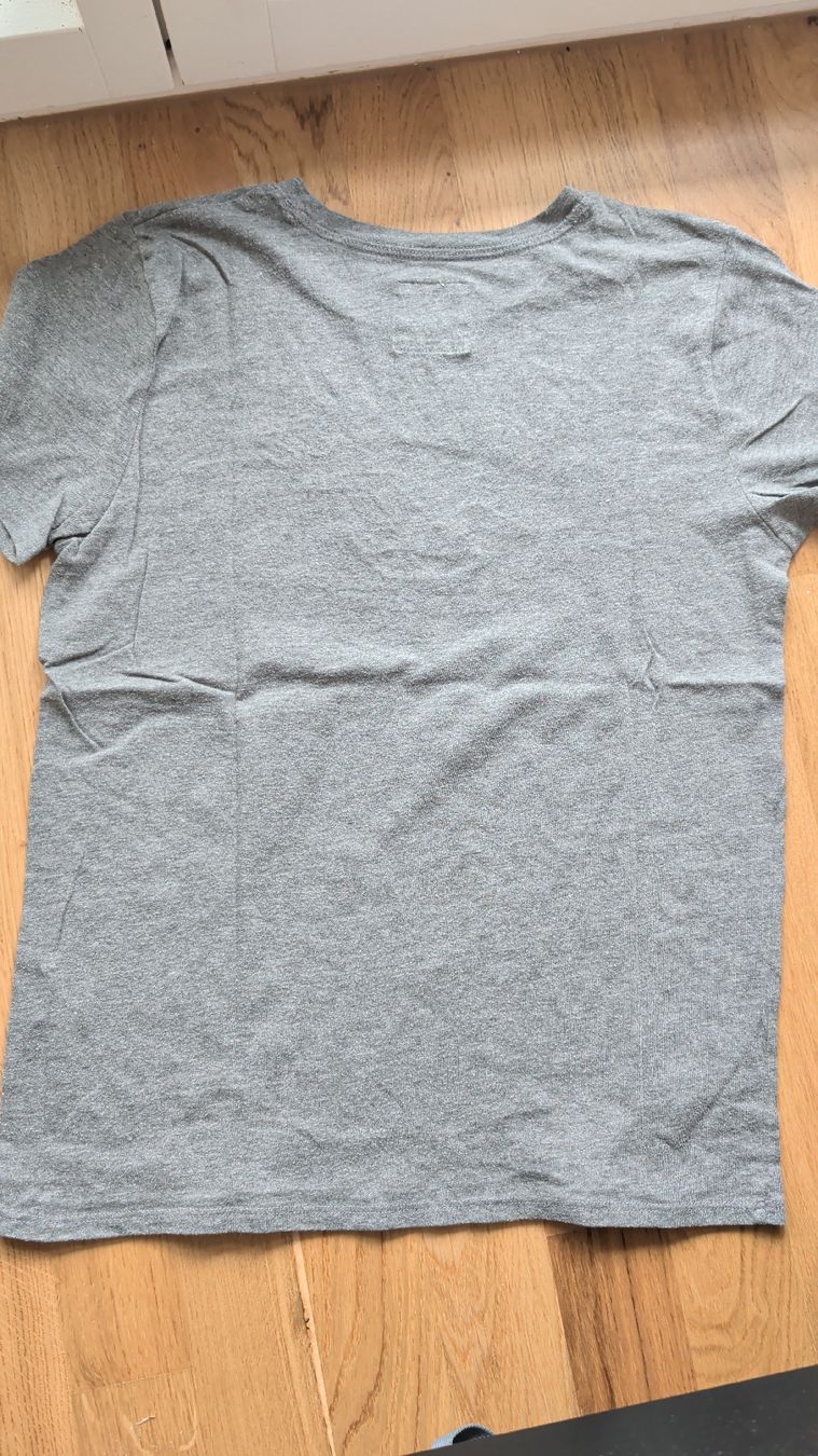 T-Shirt Hollister grau mit Logo Grösse L (Gebraucht) in Unterägeri für ...