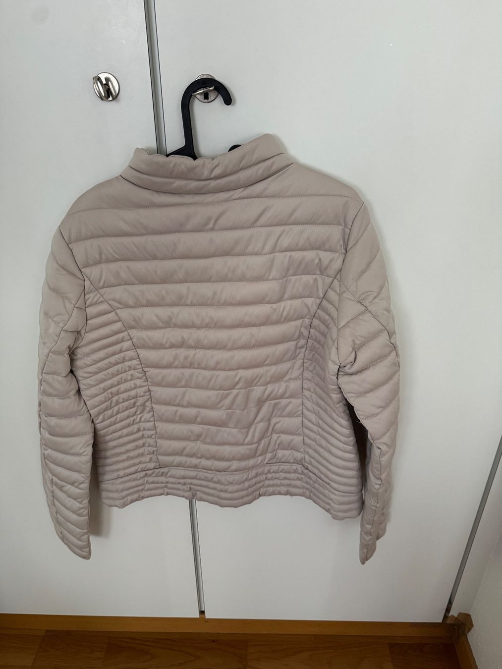 Jacken: beige Jacke – Gebraucht aus Rüfenacht BE von NE_ 2
