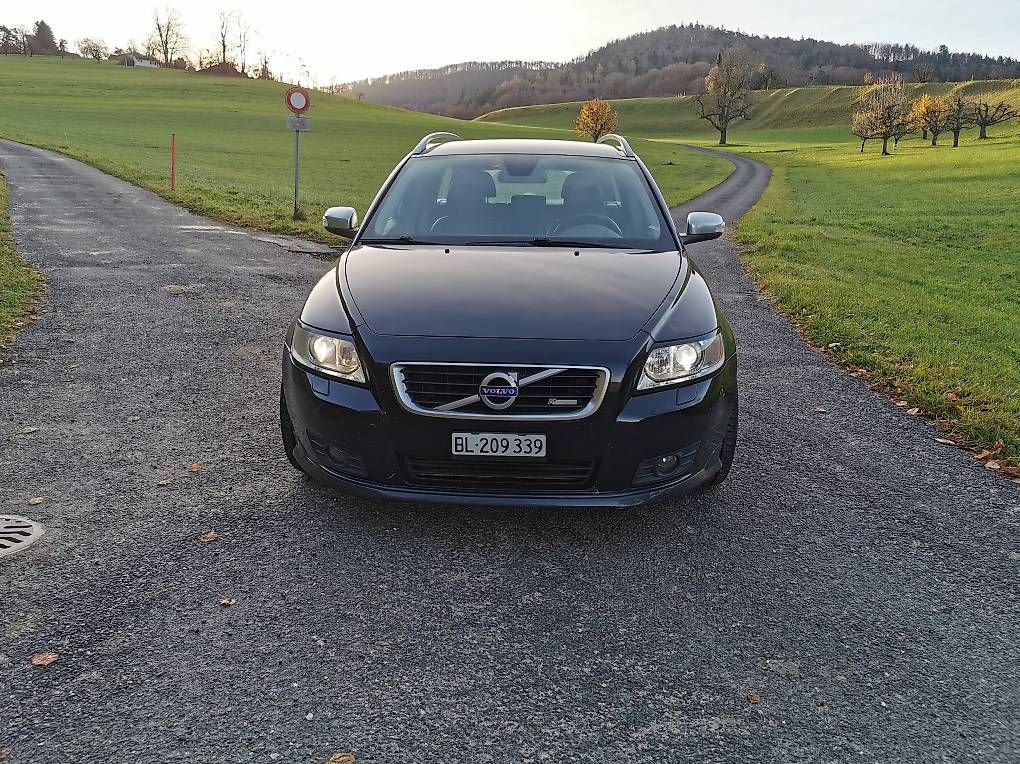 Volvo V50 D5 R-Design, ab Service und MFK, Vollaustattung (Gebraucht ...