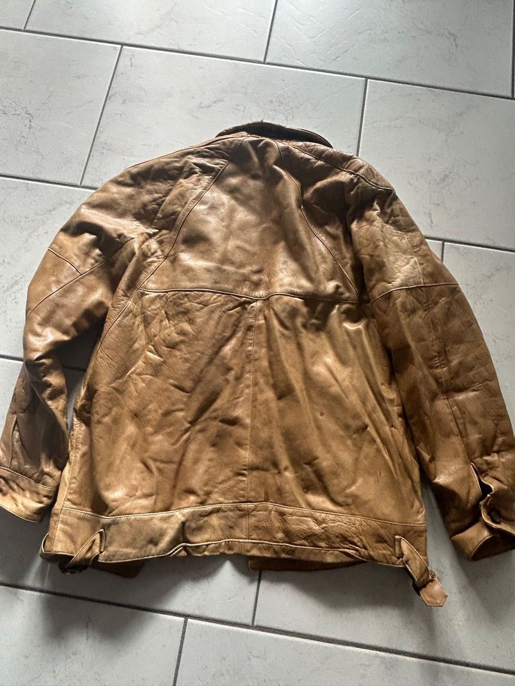 Jacken: Hellbraune Lederjacke aus den 80er – Gebraucht aus Waltenschwil von alfarumore 1
