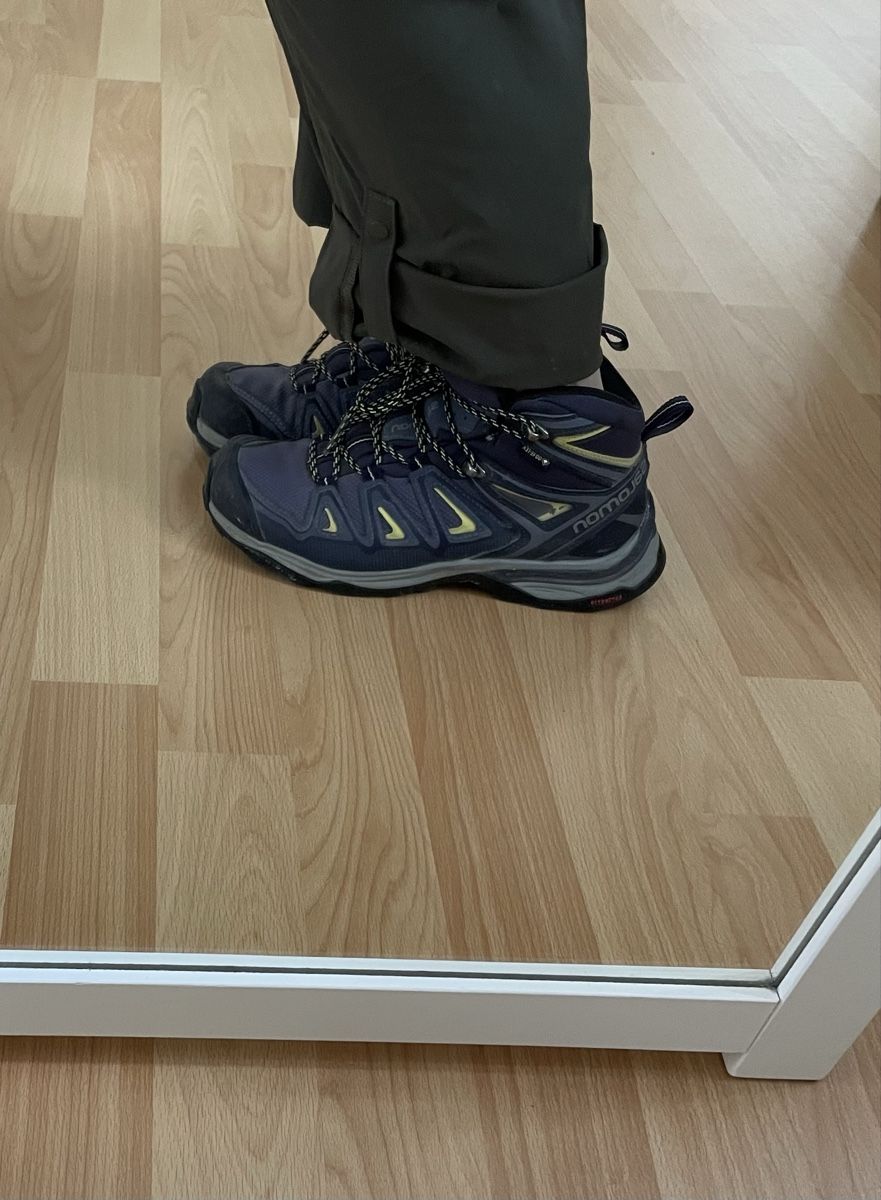 Salomon Chaussures femmes: Salomon hiking shoes 36 2/3 – D'occasion à Urdorf par mag_5mm5 1