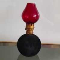 Vintage schöne Öllampe mit Fantasy rotem Glas