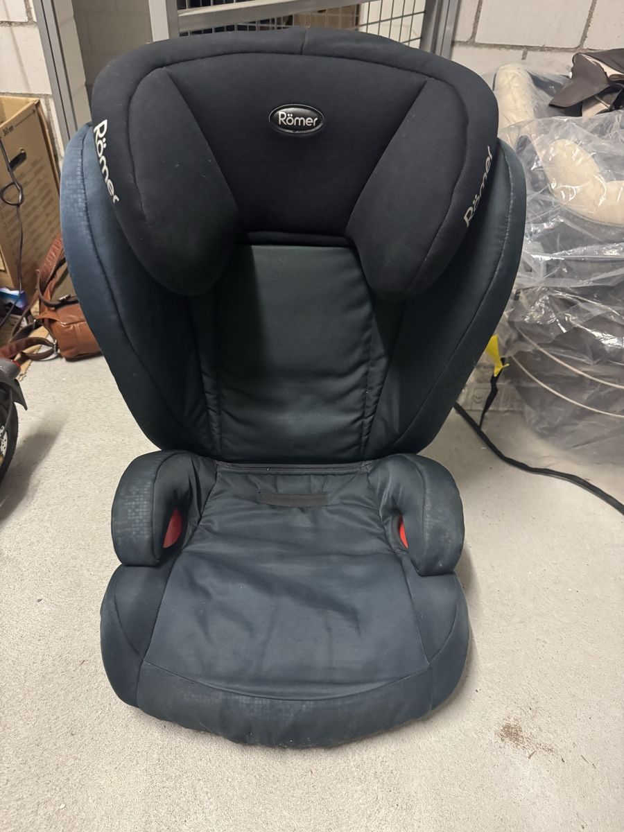 Britax Römer Seggiolini per auto: Römer Kindersitz zu verkaufen – Usato da Derendingen venduto da Elif76