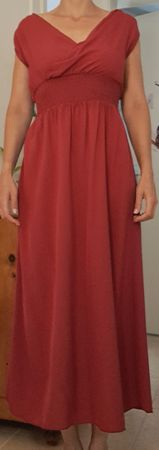Robe longue rouge taille XS, état neuf