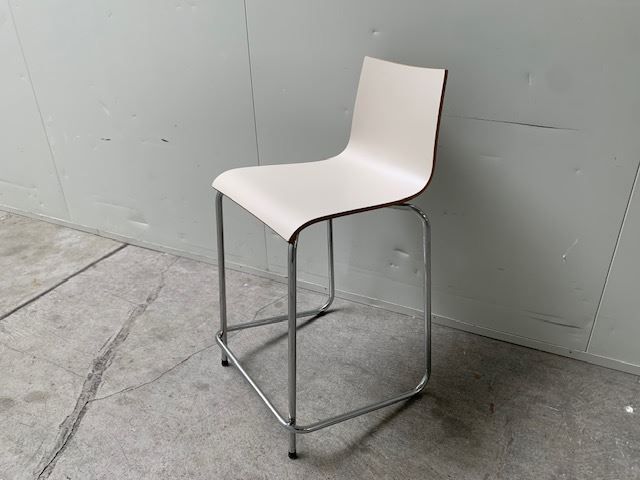 Sedie per ufficio: Hocker mittlere Höhe Creme Farbe – Usato da St. Gallen venduto da MSMoebelhandel 1