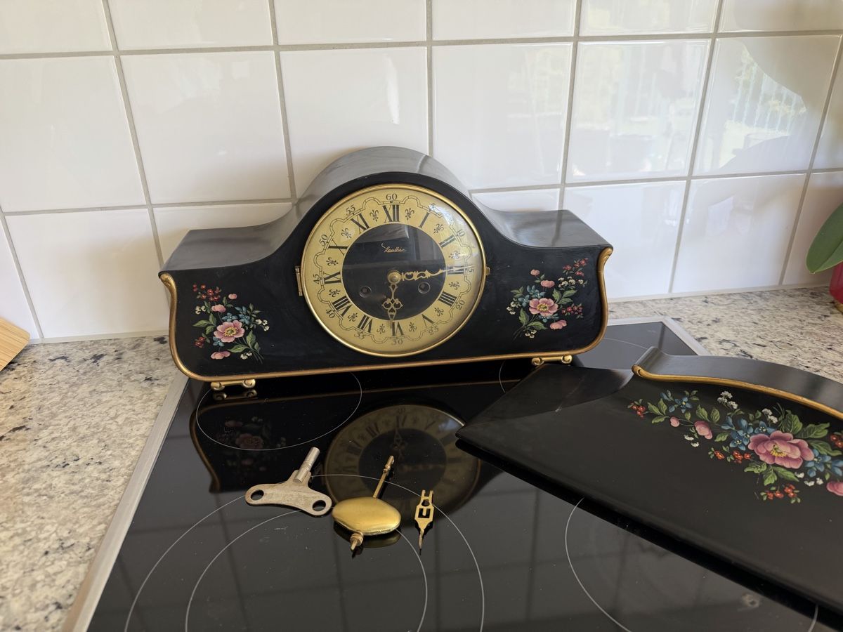 Orologi da terra & Orologi da parete: Antiker Pendeluhr mit Blumenmuster & passender Sockel – Difettoso da Zürich venduto da sne.swiss 6