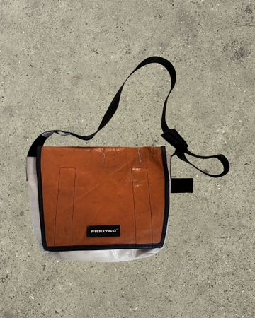 Freitag Umhängetasche Orange/ Weiss