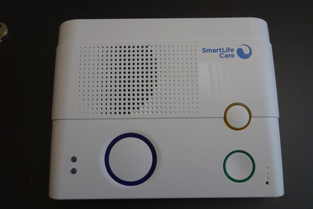 Smartlifecare Notrufgerät Genius mit Notrufknopf (Gebraucht) in ...