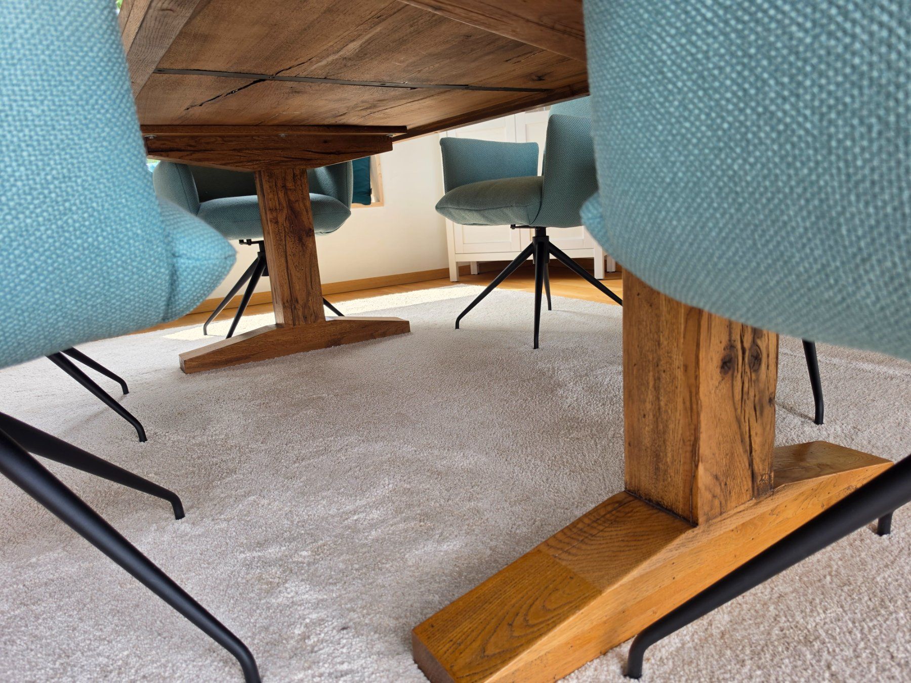 Interio Tables: Massiver Esstisch aus Sumpfeiche – D'occasion à Oberburg par rebco 4