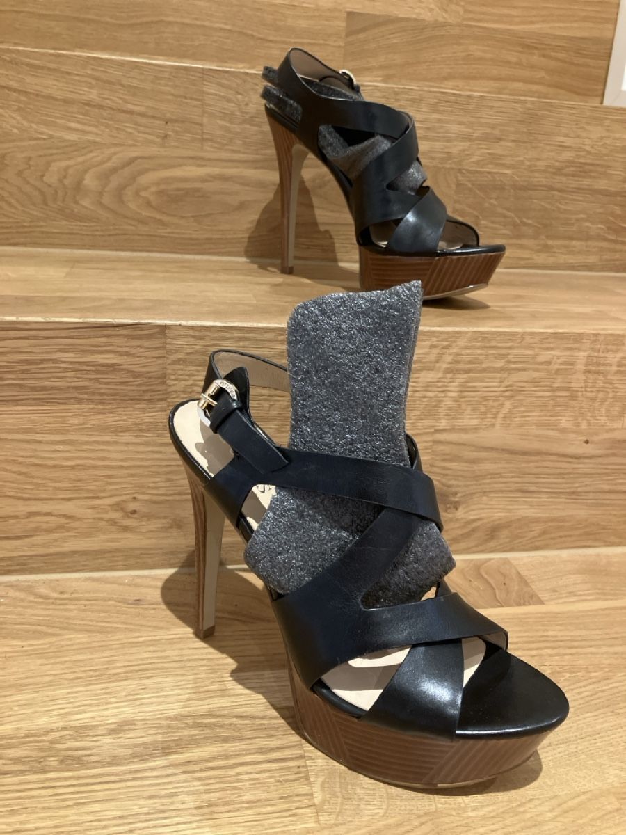 Guess Scarpe da donna: Guess Schuh Gr39 – Nuovo (secondo la descrizione) da Wermatswil venduto da Nahele 1