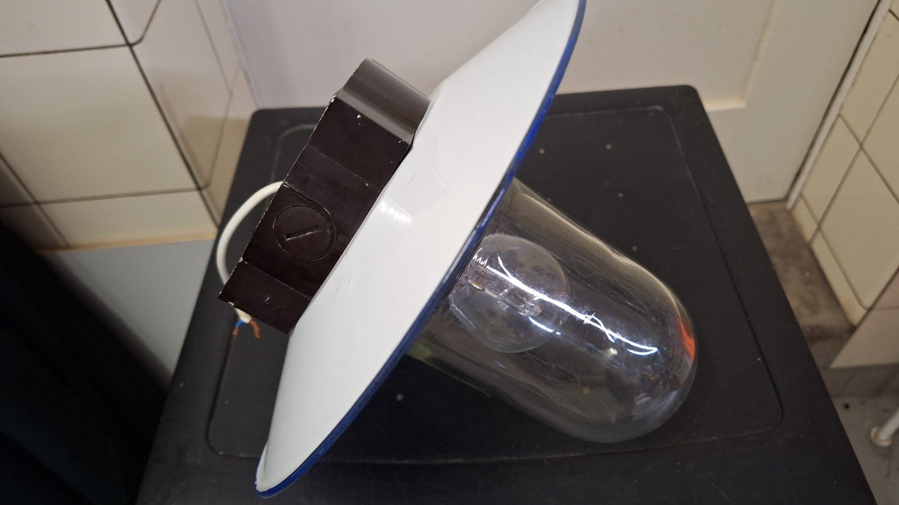 Kronleuchter & Deckenlampen: antike Deckenlampe, Email /Bakelit /Glas – Gebraucht aus Arlesheim von shopradl 2