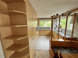 Schweizer Einbauküche mit Granitabdeckung