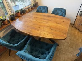 Handgefertigter Unikat-Esstisch aus massiver Eiche