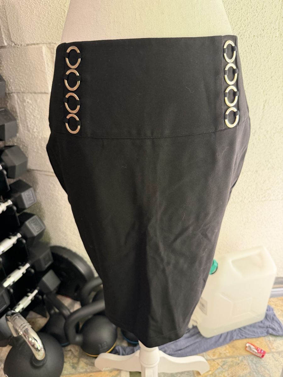 Guess Jupes: Rock Guess Schwarz Grösse L – Neuf (Voir description) à Aeugstertal par Joana_R