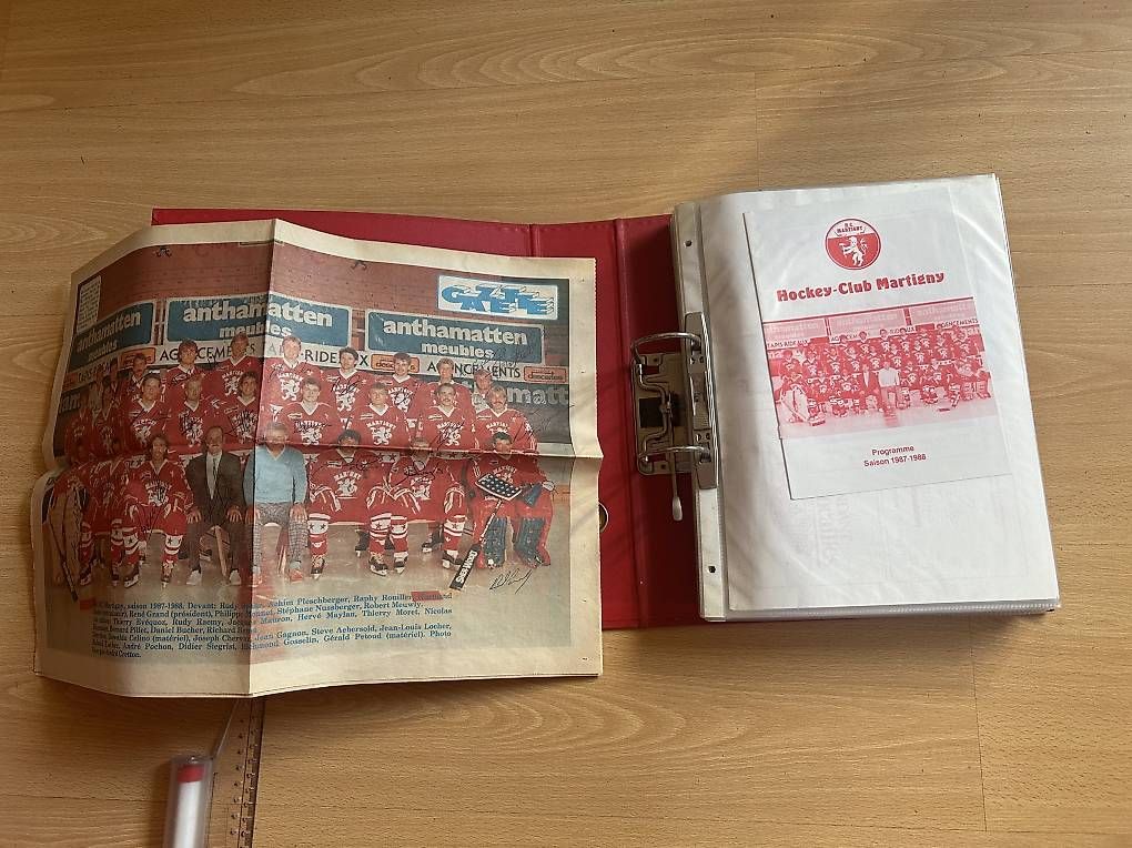 Sammelbilder & Trading cards: 2 classeurs avec coupures de presse HC Martigny – Gebraucht aus Vétroz von Moulb7 1
