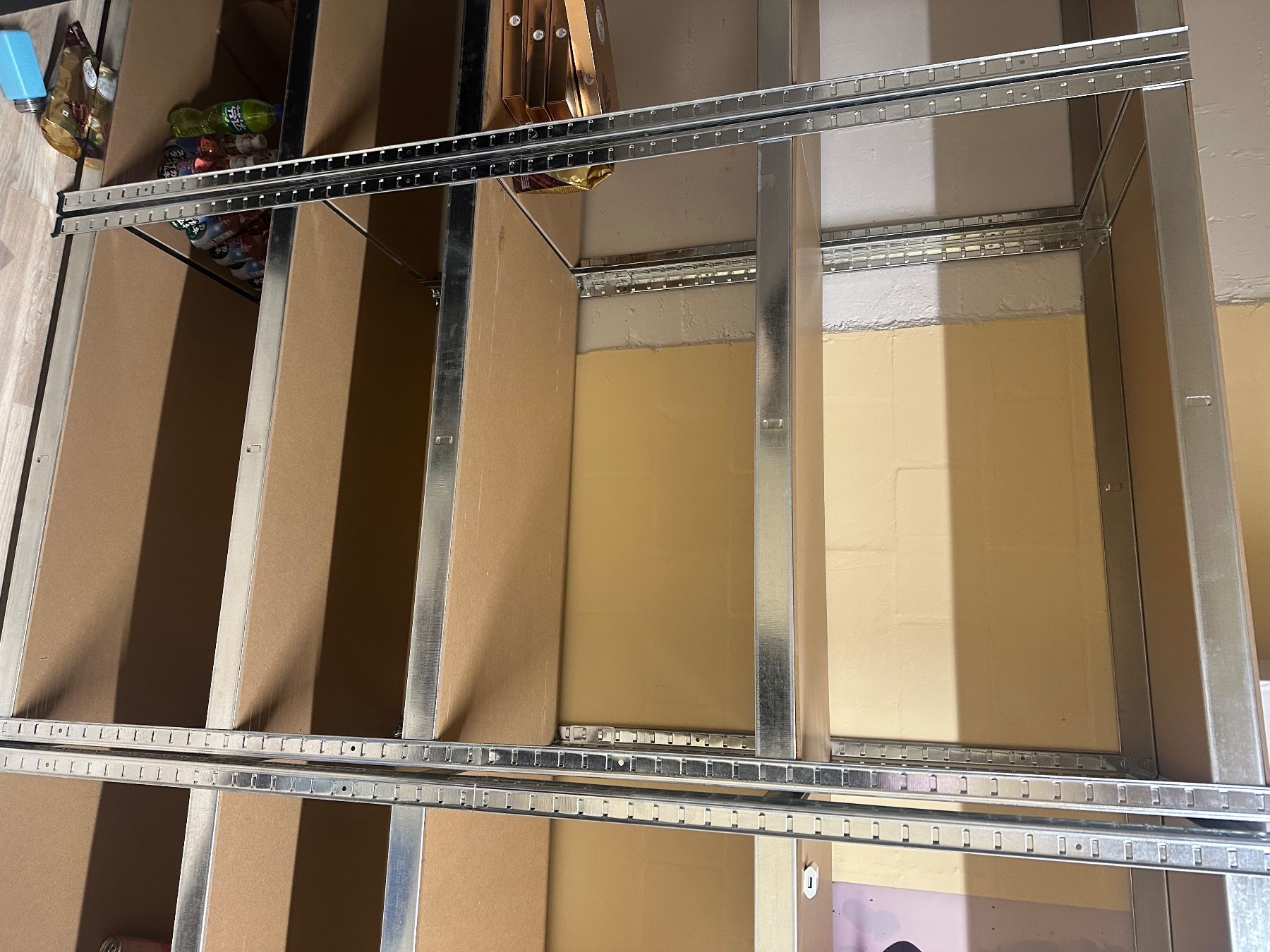 Scaffali: 2 Metallregal – Usato da Uster venduto da bek_v2ct