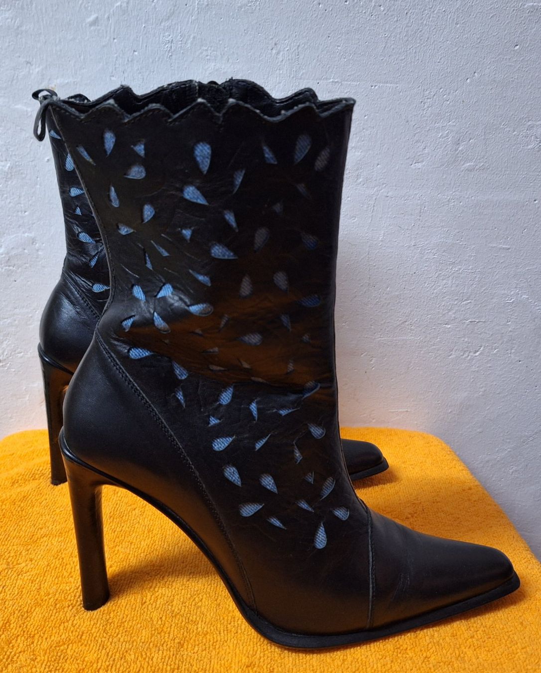 Scarpe da donna: Leichte Sommer Stiefelette, Leder mit Muster Gr. 39 – Usato da Muri AG venduto da Edlerweiss 2