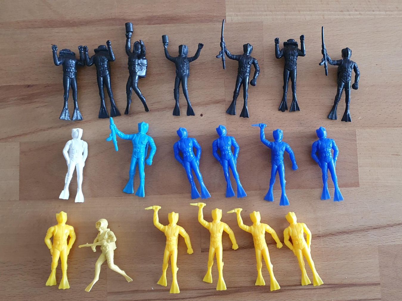 Statuette: 19 Figurines de plongeurs – Usato da Romainmôtier venduto da Oaxaca9