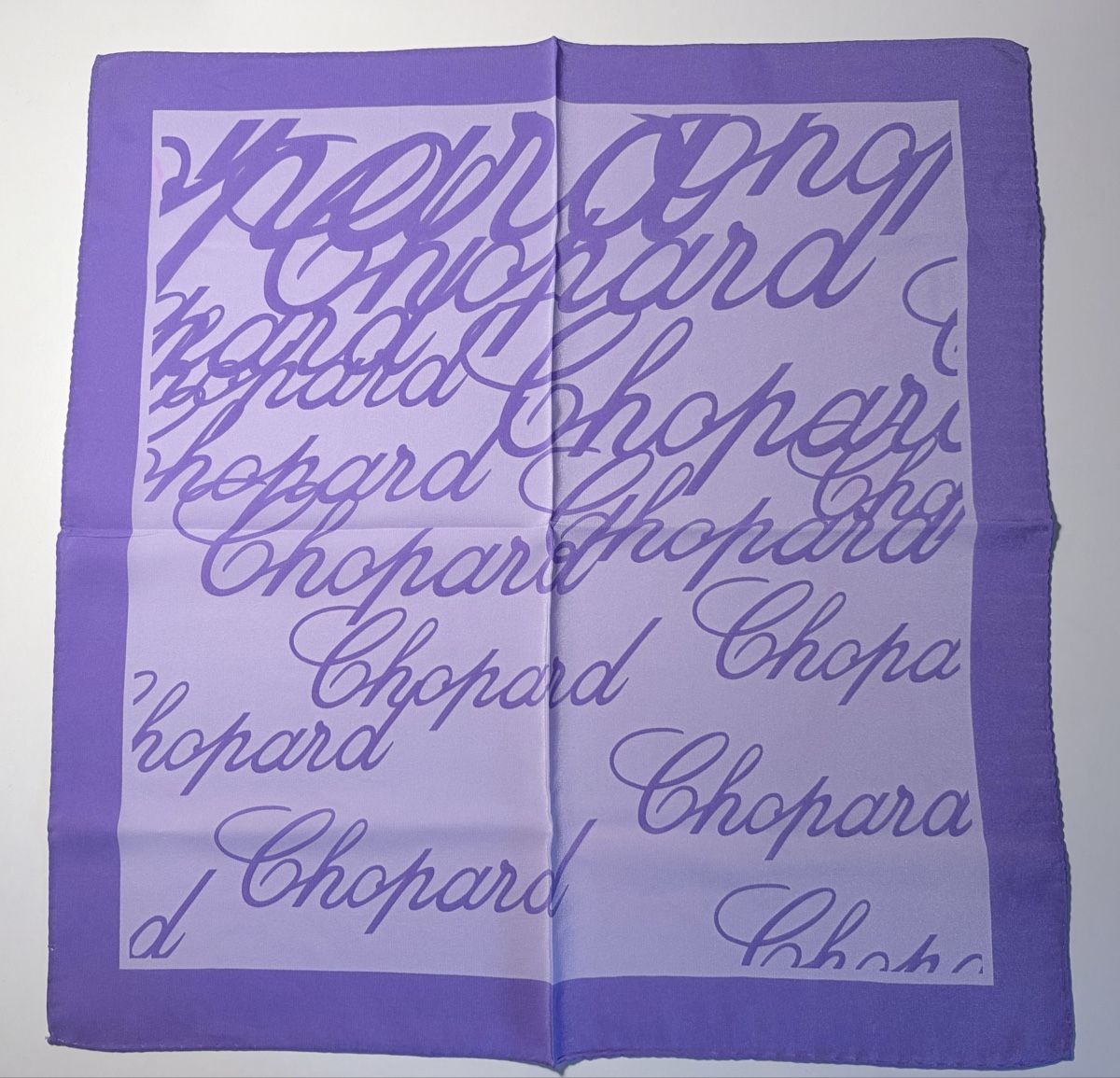 Chopard Foulards, Tücher & Schals: Foulard vintage Chopard en soie violet – Gebraucht aus Coppet von micasazoo