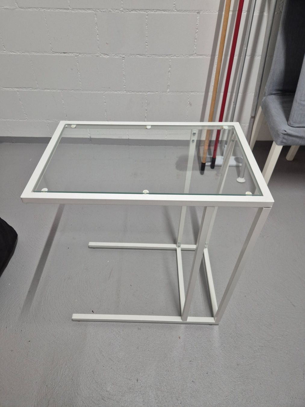 Tavoli: IKEA Beistelltisch - weiss mit Glasplatte - VB – Usato da Beinwil am See venduto da van_mwv8