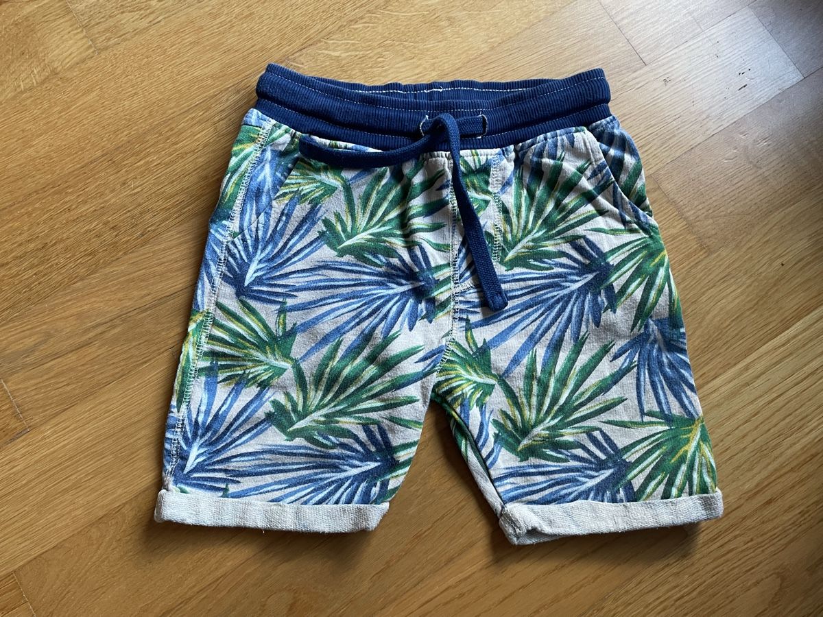 Pantaloni: Smile Gr. 92, Shorts mit Palmenmuster – Usato da Bern venduto da brup 3