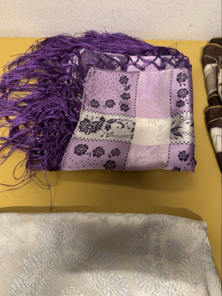 Foulard & Sciarpe: Vier verschiedene Tücher – Usato da Schlieren venduto da Freundlich02 5