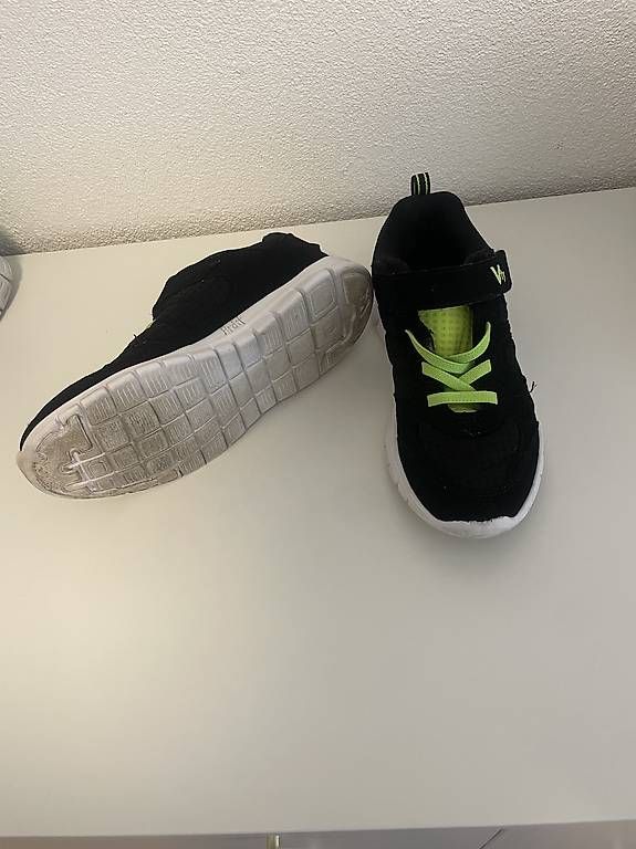 Schuhe für Jungen: Kinderschuhe alle Gr. 34 – Gebraucht aus Glis von SabrinaXA 4