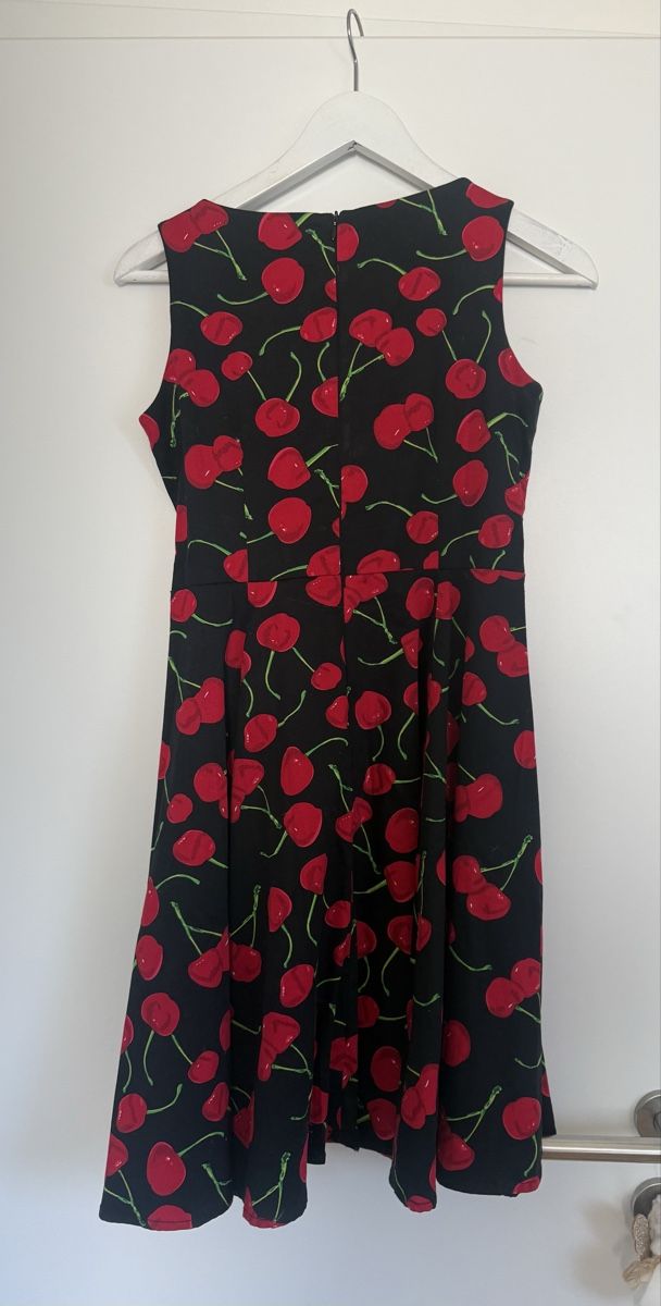 Robes et jupes: Kirschen Kleid, 11-12 years – Neuf (Voir description) à Reinach BL par noe_15 1