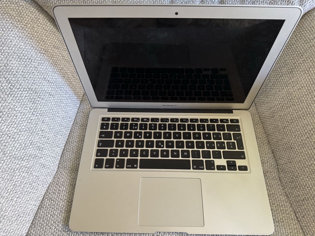 Apple Notebooks: MacBook Air 13” – Defekt aus Adliswil von Busys