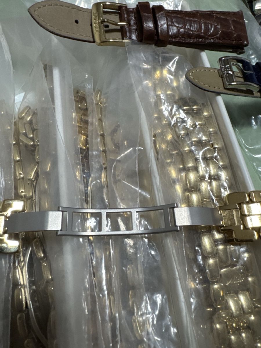 Mido Bracciali & Braccialetti: 15 bracelets MIDO Neufs 20 mm – Nuovo e nell'imballaggio originale da La Chaux-de-Fonds venduto da lida2005 3