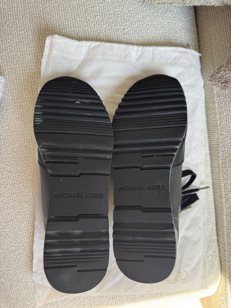 Michael Kors Scarpe da donna: MICHAEL KORS Sneaker Schwarz Leder Grösse 38 – Usato da Winterthur venduto da Flomiverse 1