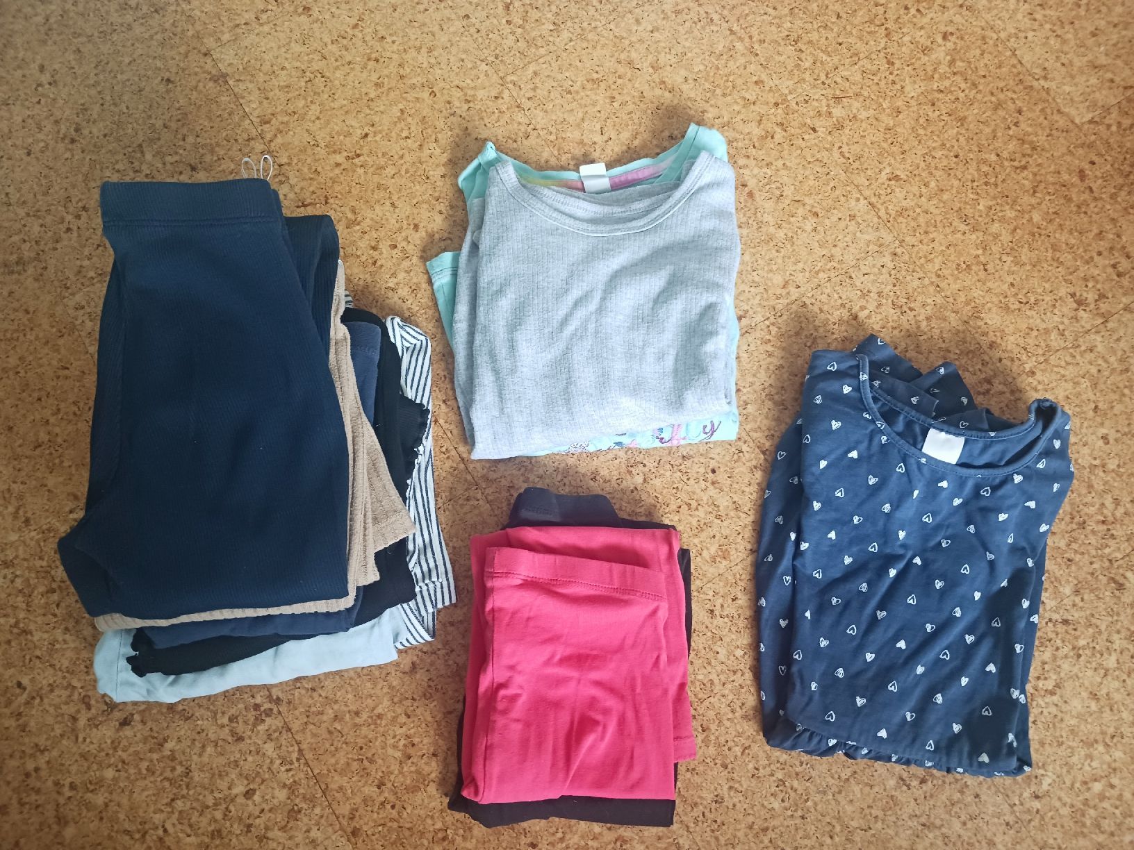 Kleiderpakete & -sets: Kleiderpaket Mädchen 128 – Gebraucht aus Spiegel b. Bern von M.Raymond