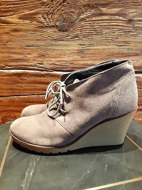 Scarpe da donna: graue Ankleboots, Keilstiefelette, Gr. 41 – Usato da Sommeri venduto da 5eller