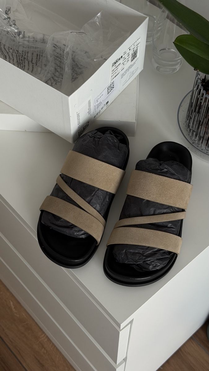 Cos Scarpe da donna: Cos leather sandals  – Nuovo e nell'imballaggio originale da Paradiso venduto da viorea